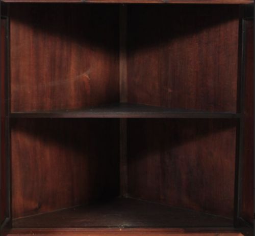 AN EDWARDIAN MAHOGANY CORNER CUPBOARD - ADDITIONAL PHOTO 2