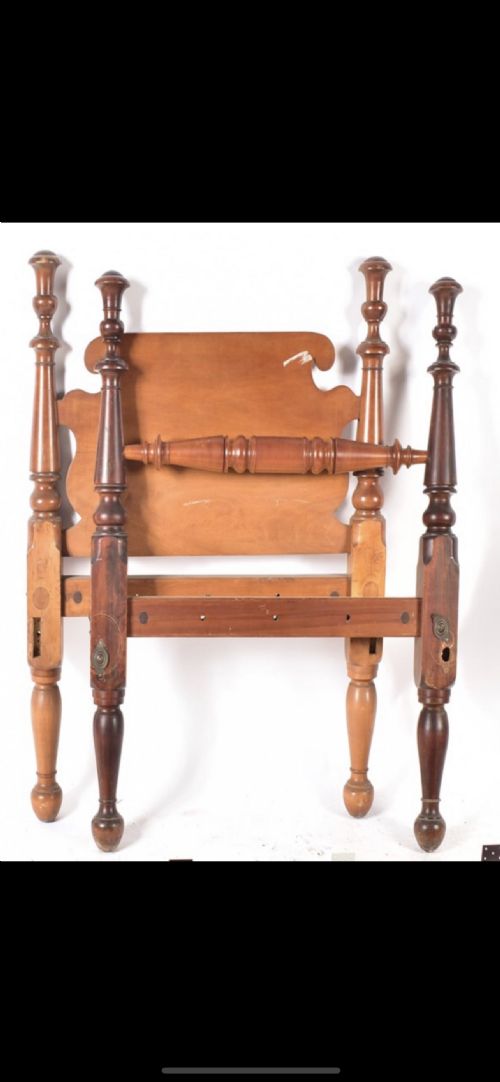 fig 1. A pair of American federal Maple single beds C1820-30