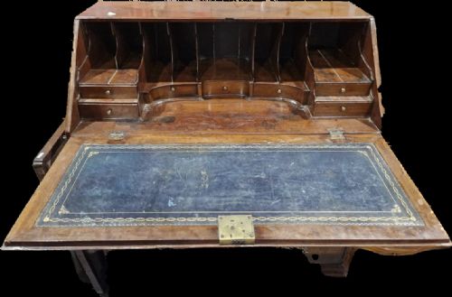 C18TH WALNUT BUREAU REQUIRES A SMALL AMOUNT OF RESTORATION - ADDITIONAL PHOTO 2