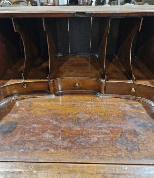 C18TH WALNUT BUREAU REQUIRES A SMALL AMOUNT OF RESTORATION - ADDITIONAL PHOTO 3