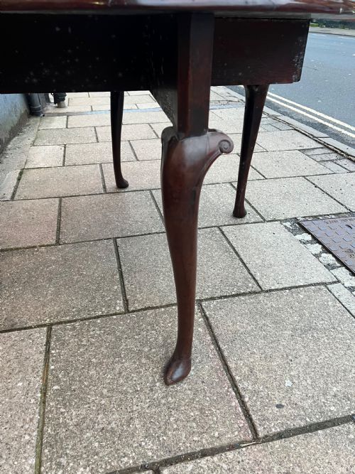 C18TH CUBAN MAHOGANY DROP LEAF TABLE WITH CARVED CABRIOLE LEGS AND POINTED PAD FEET - ADDITIONAL PHOTO 9