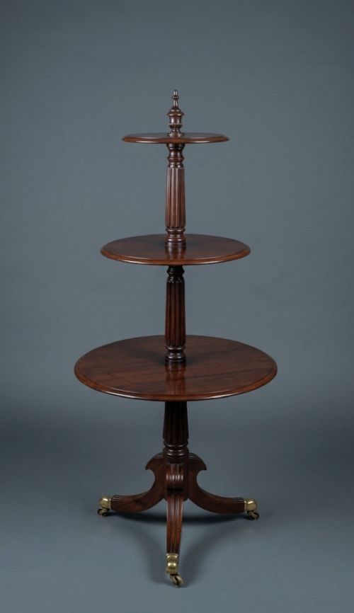 EARLY C19TH MAHOGANY CIRCULAR TIERED DUMB WAITER IN THE MANNER OF GILLOWS