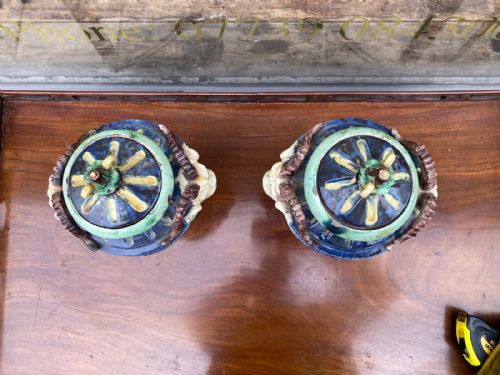 PAIR OF MAJOLICA URNS AND COVERS - ADDITIONAL PHOTO 2