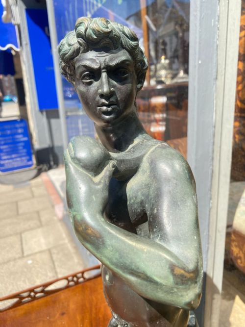 LARGE BRONZE SCULPTURE OF DAVID BY MICHAELANGELO 56 CMS TALL - ADDITIONAL PHOTO 2