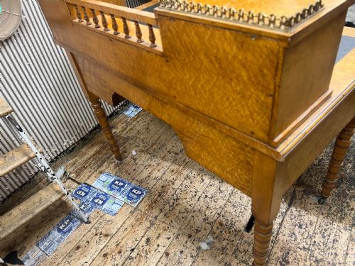 BIRDS EYE MAPLE DESK WITH SUPERSTRUCTURE CONTAINING CONTAINING DRAWERS - ADDITIONAL PHOTO 4