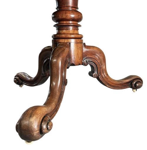 A LARGE CIRCULAR MAHOGANY TABLE - ADDITIONAL PHOTO 5