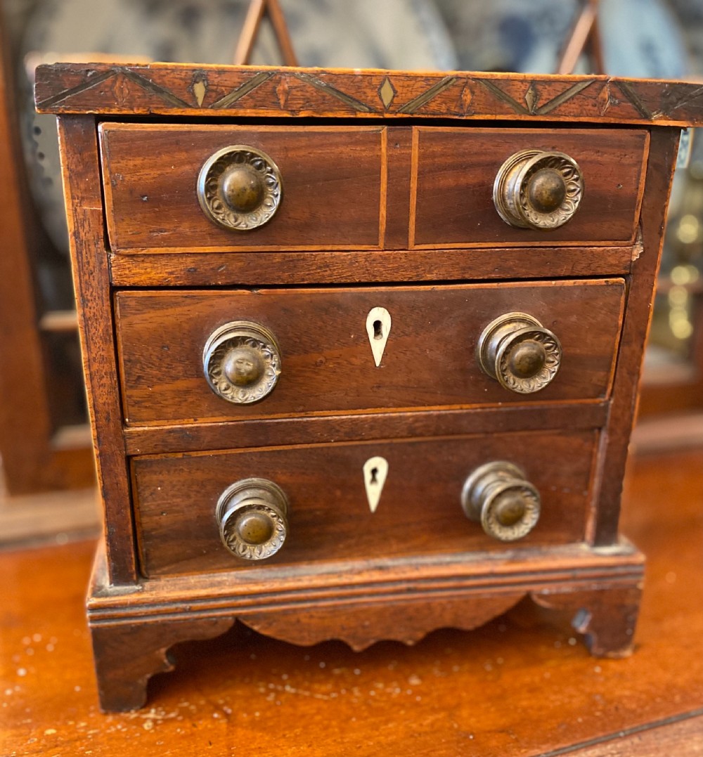Early C19th apprentice piece miniature chest of drawers 