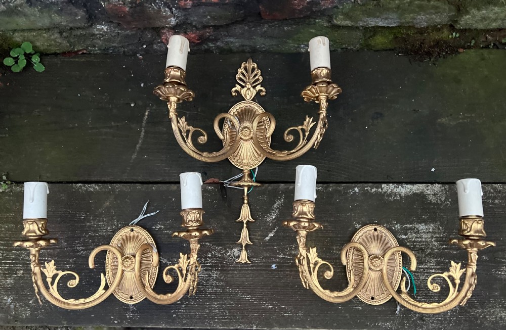 Set of three Edwardian classical style wall lights 