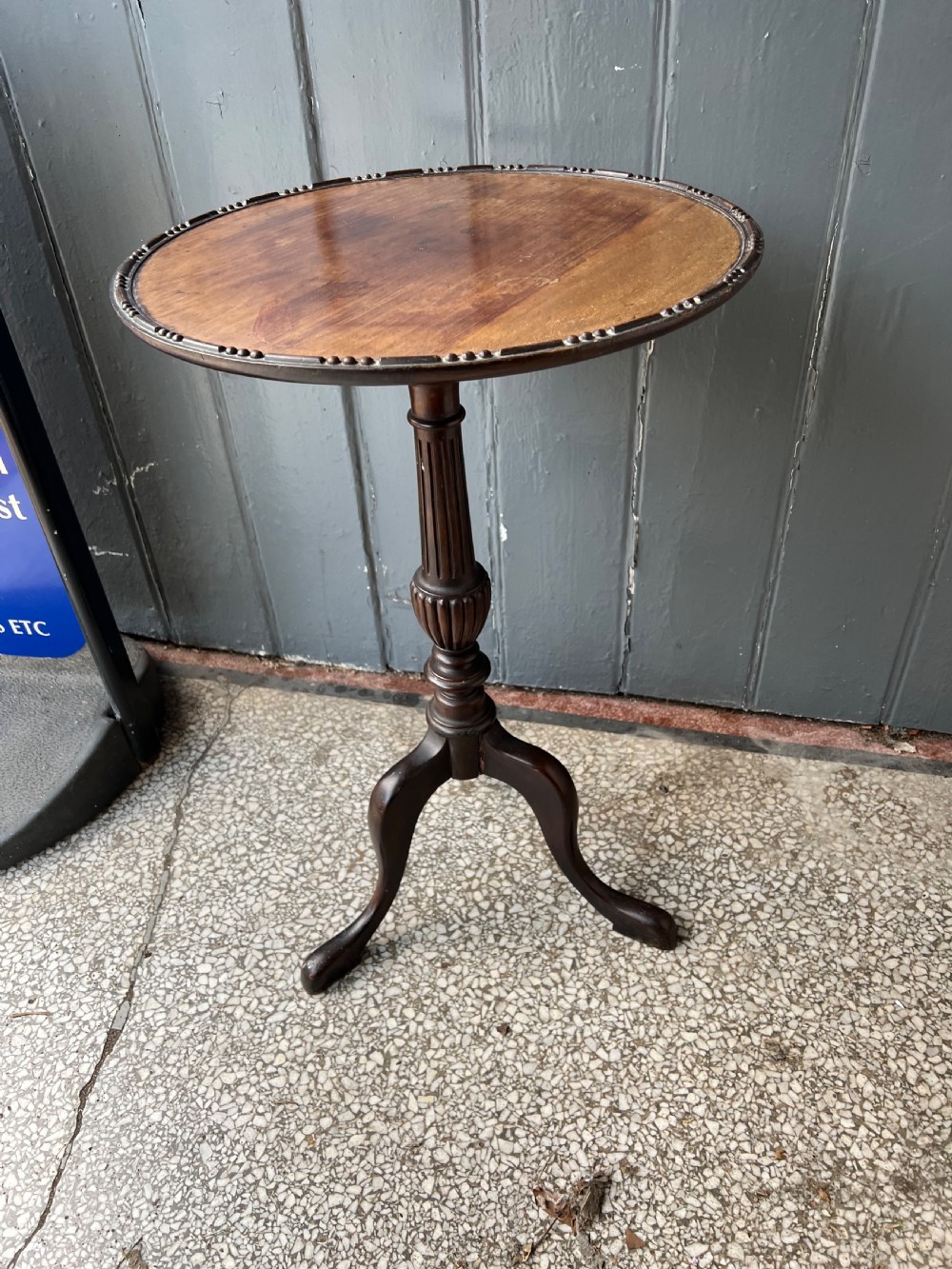 Edwardian wine table in mahogany  View II