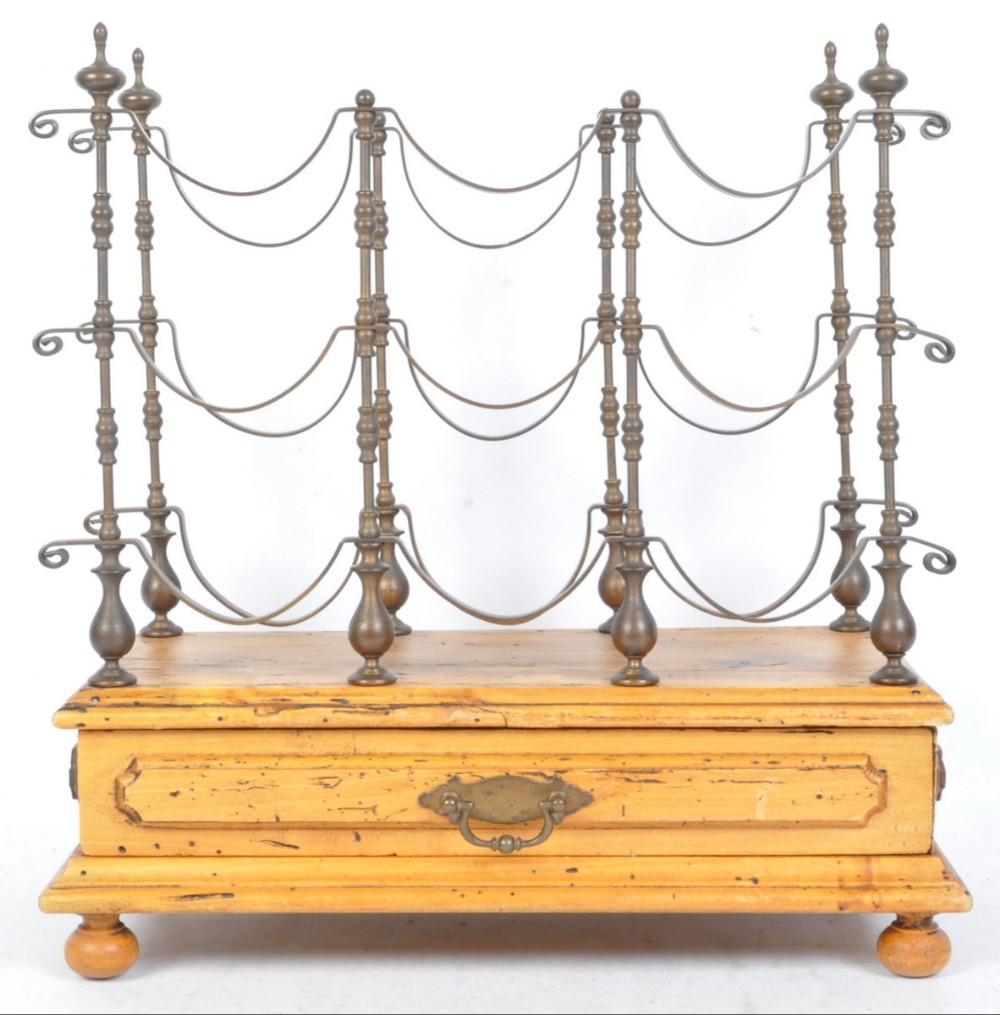 sommelier‘s bottle stand 