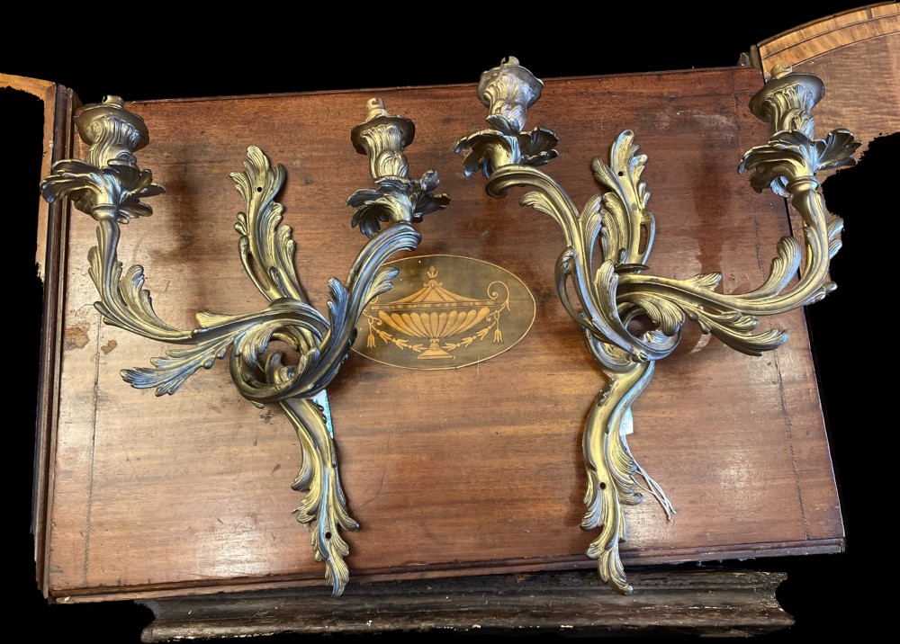 Pair of rococo wall lights in brass  View II
