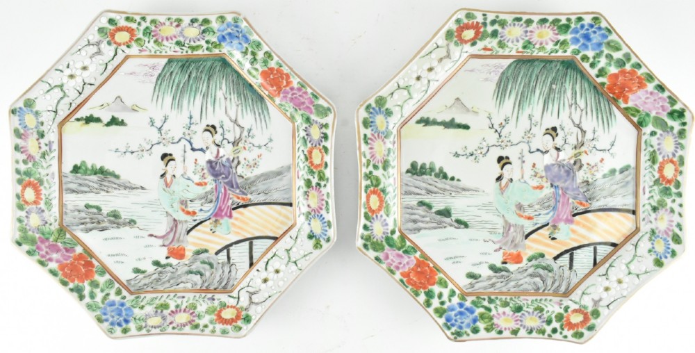 Pair of Japanese Meiji period ( 1868-1912 ) octagonal enamelled chargers 