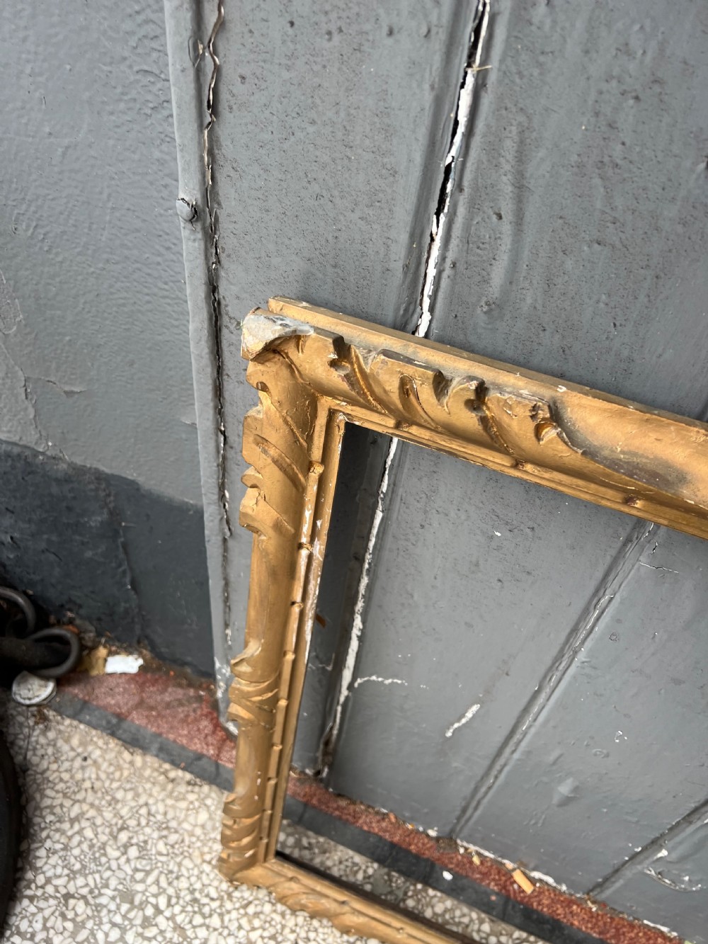 Pair of carved giltwood portrait frames  View IX