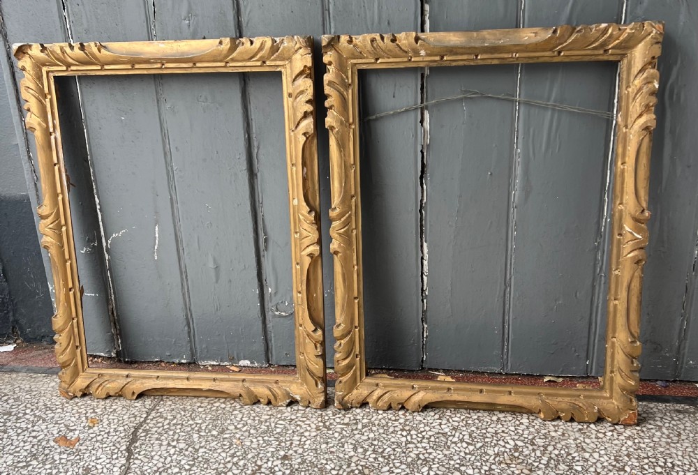Pair of carved giltwood portrait frames  View XV