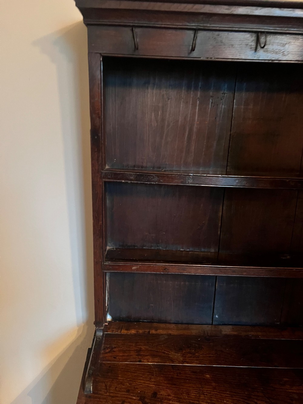 Early C19th oak dresser  View III