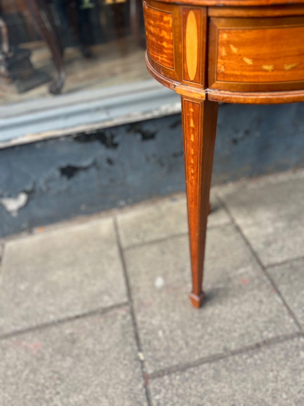 Edwardian Satinwood kidney shaped inlaid desk View XVI