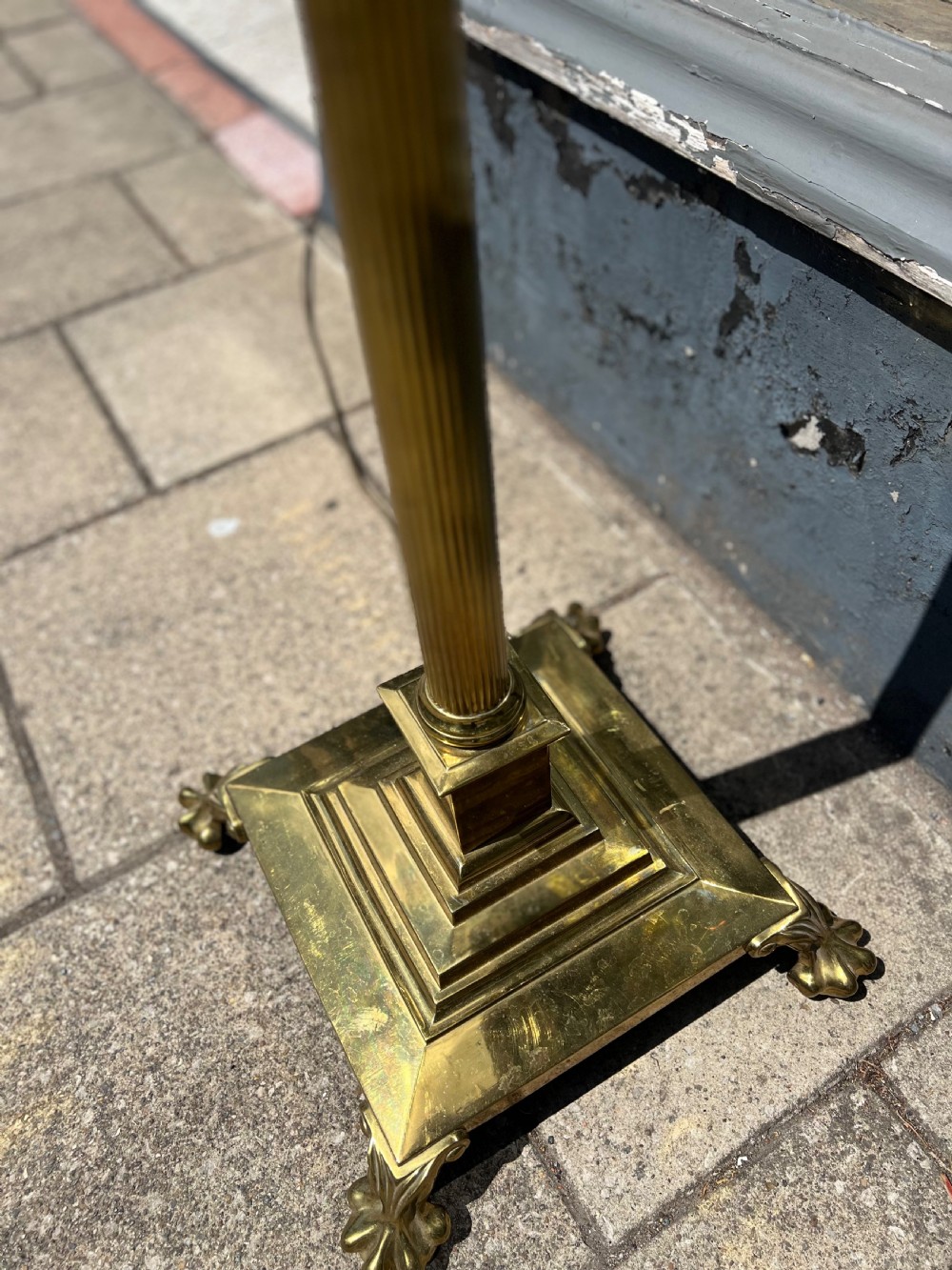 Edwardian brass Corinthian column adjustable standard lamp  View III