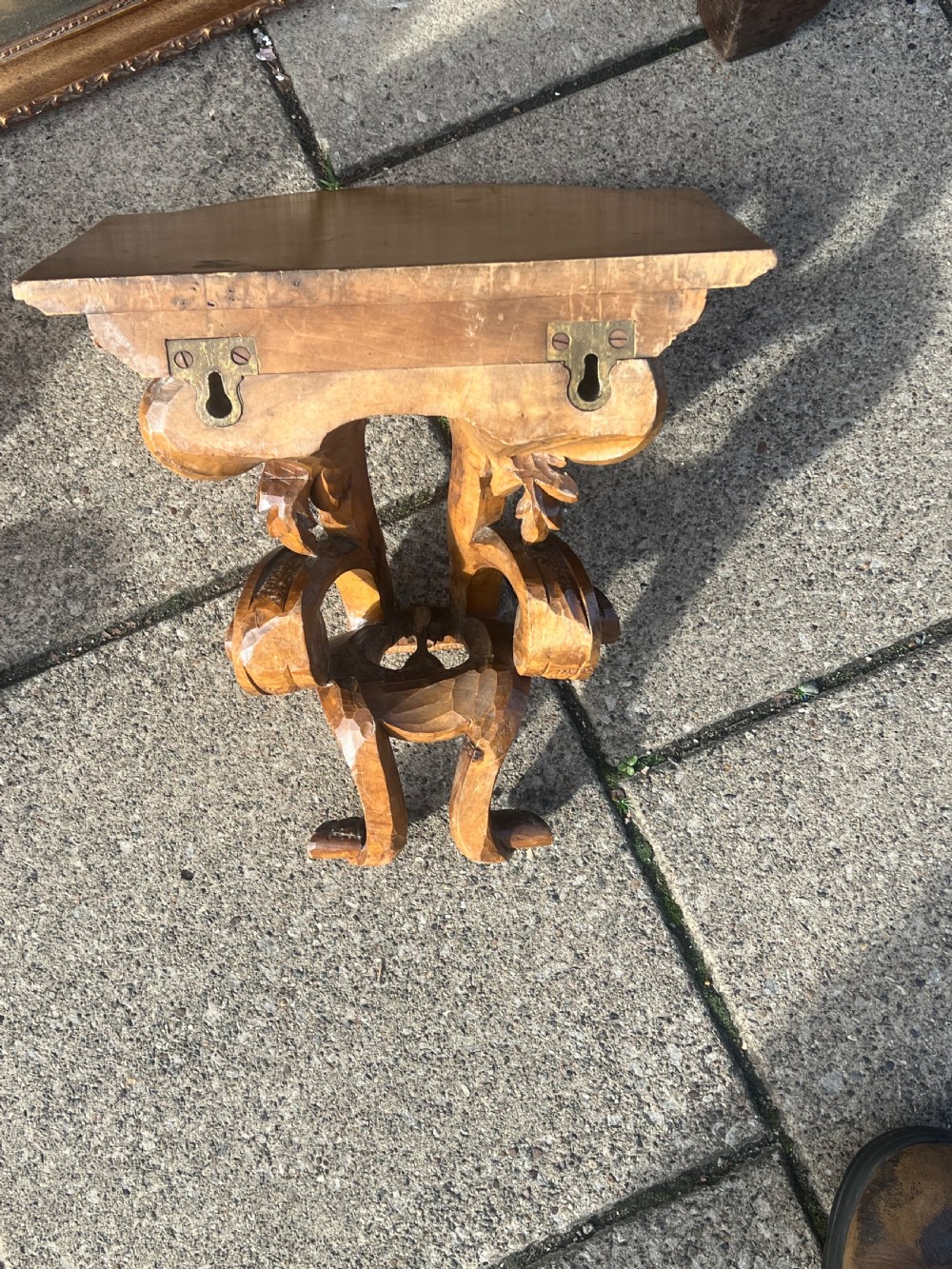 A matching pair of Georgian carved walnut wall brackets featuring intricate scrollwork and acanthus leaf detailing. View VI