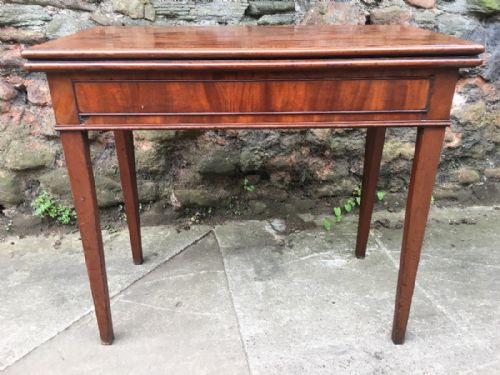 C18th Tea Table in Mahogany