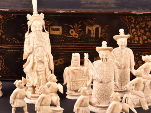fig 1. A C19th Chinese lacquered chessboard box with Ivory chess pieces