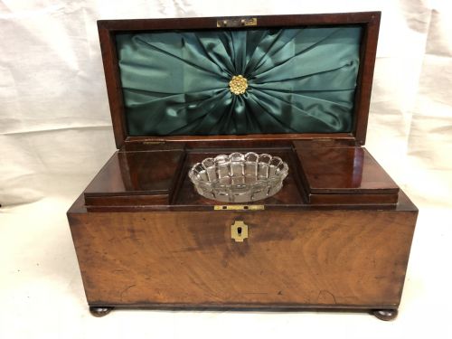 Georgian Tea Caddy in Mahogany with Wonderful Interior