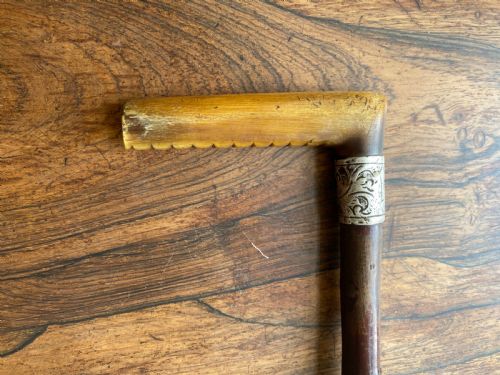 A Ladies/ Child’s Walking Stick, Horn Handle and Hawthorn Shaft