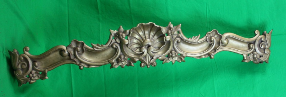 C19th carved carved giltwood pelmet