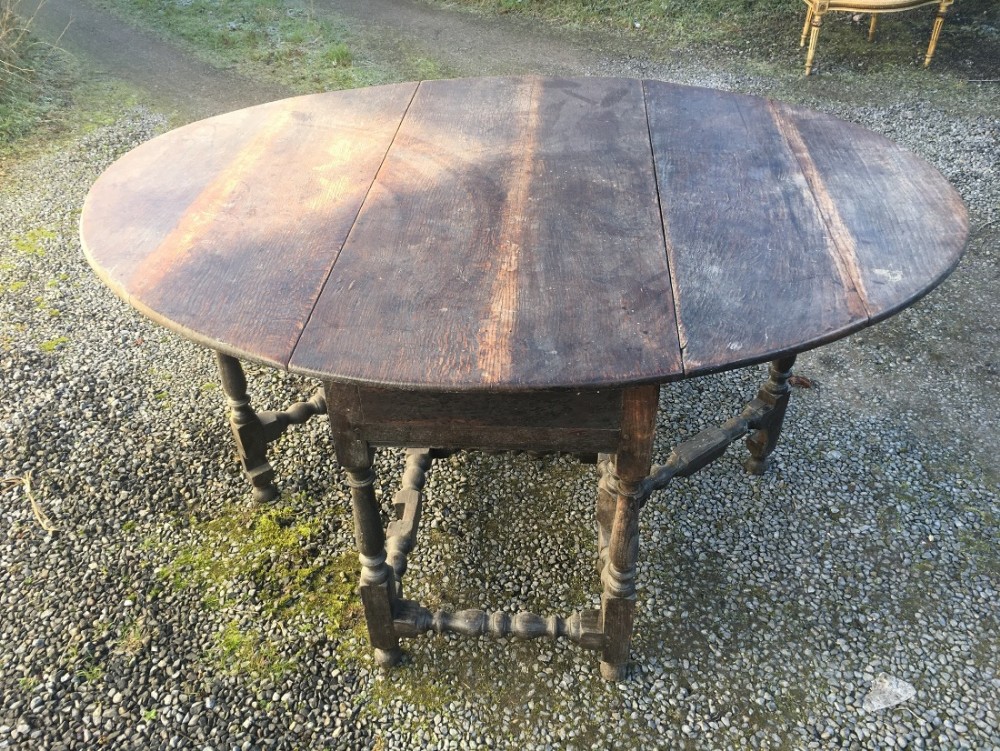 Early C18th oak gate leg table 