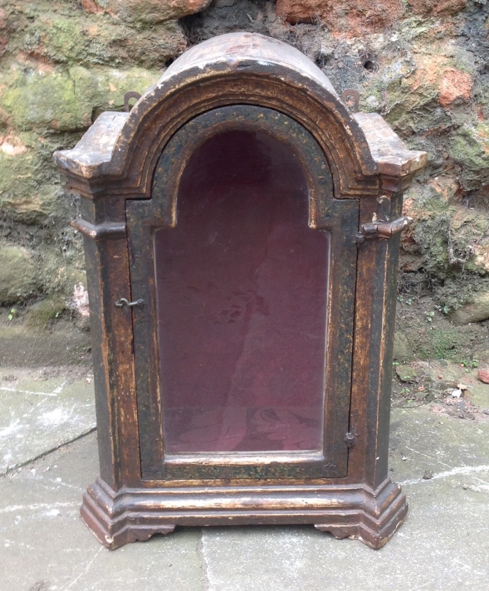 C17th Italian small table cabinet