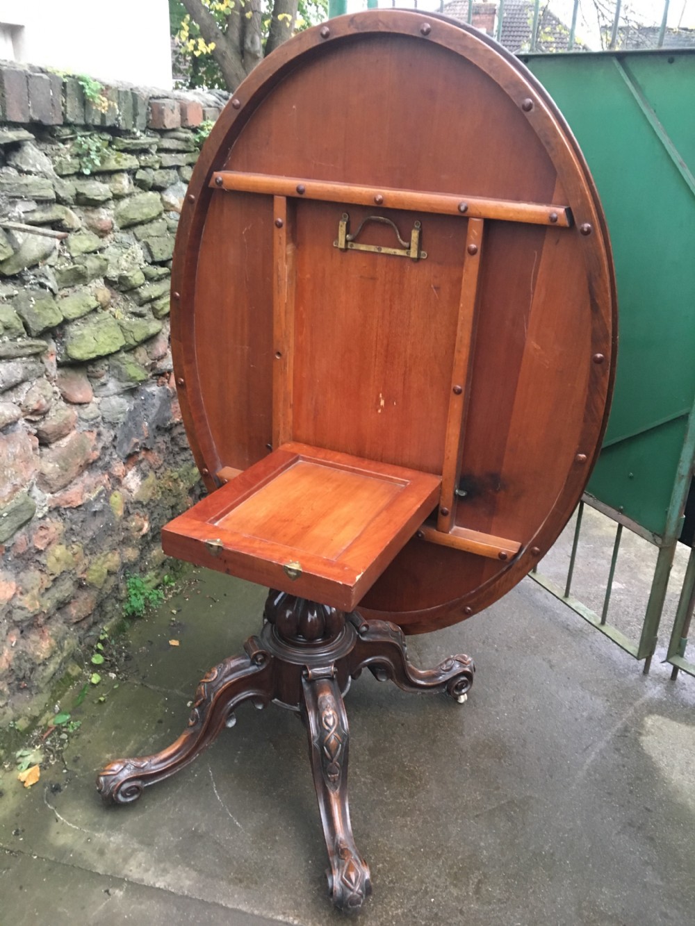 C19th large oval table in figured walnut  View IV
