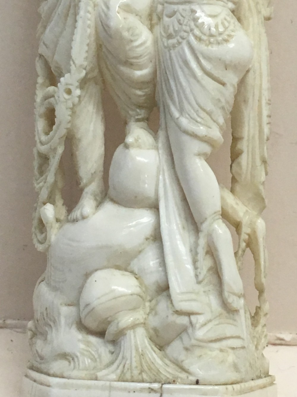 Edwardian period ivory carving of a couple embracing View XII