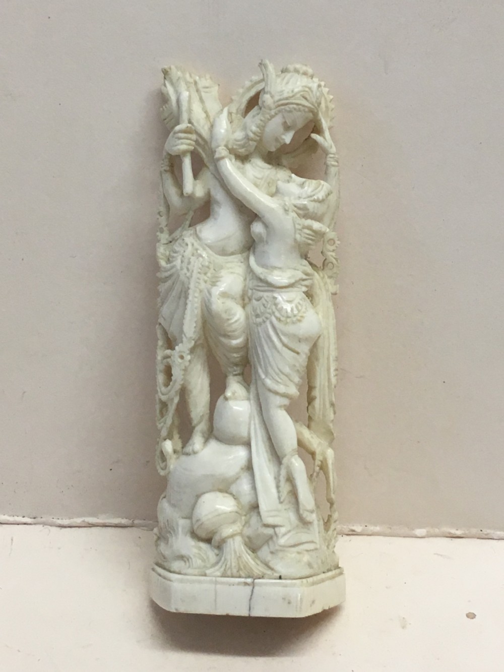 Edwardian period ivory carving of a couple embracing View XIII