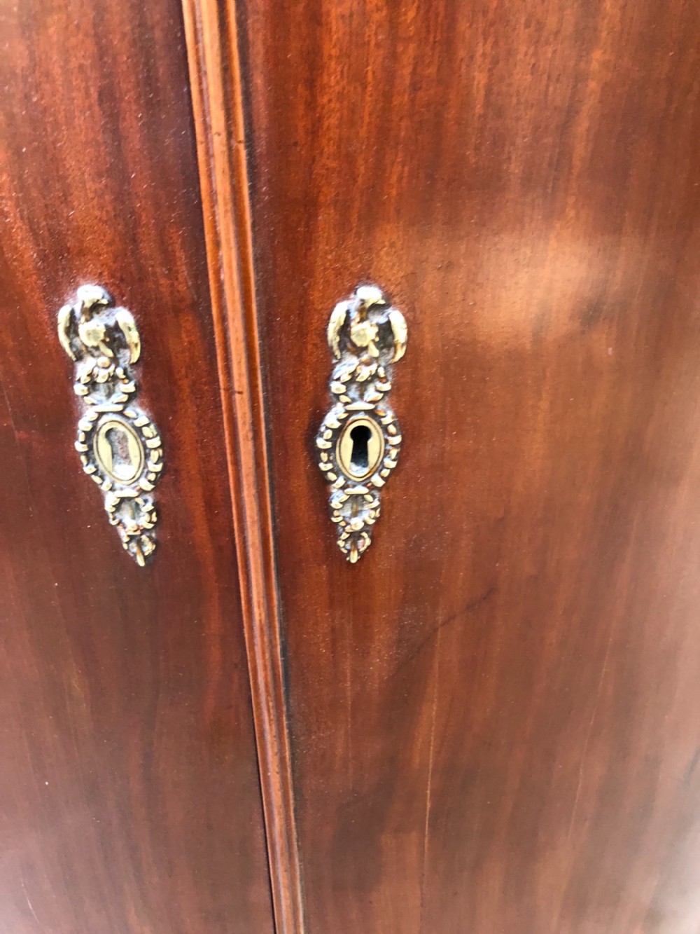 Barrel fronted Georgian inlaid corner cupboard View V