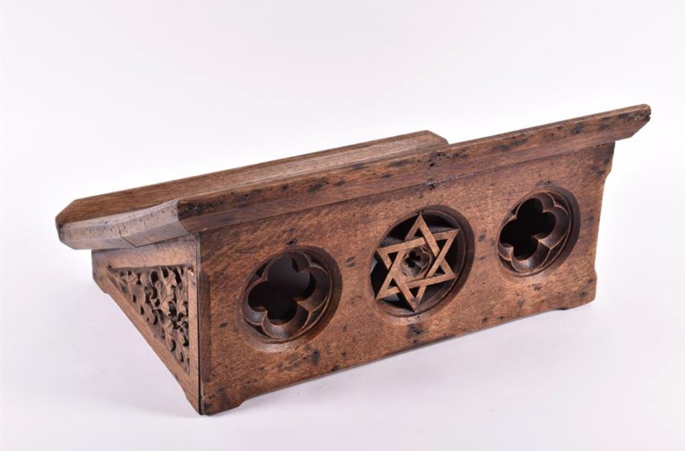 A Victorian Cotswold ecclesiastical oak lectern