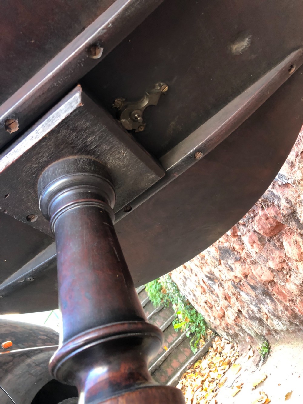 C18th Georgian mahogany tripod table View VIII
