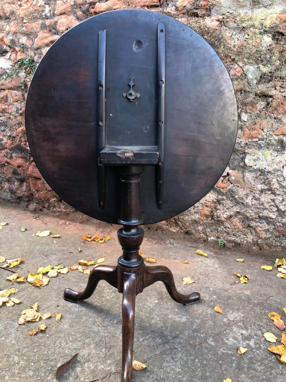 C18th Georgian mahogany tripod table View IX