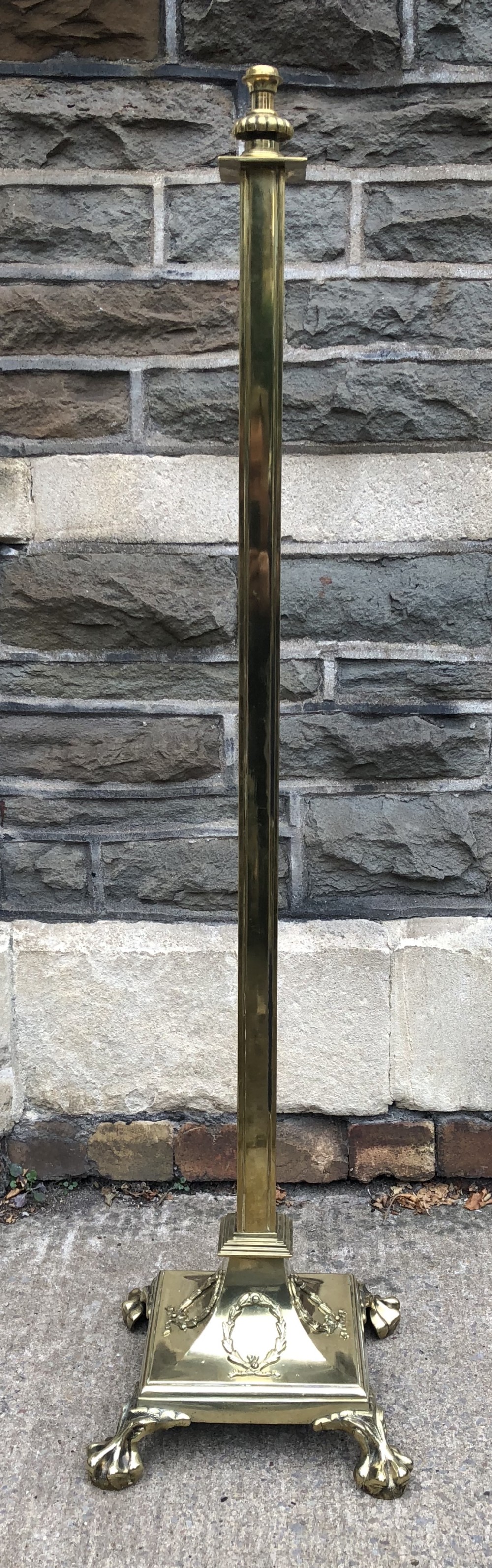 Edwardian brass telescopic standard lamp in the classical style