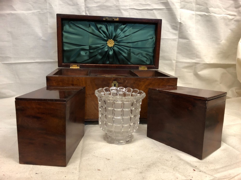 Georgian tea caddy in mahogany with wonderful interior  View IV