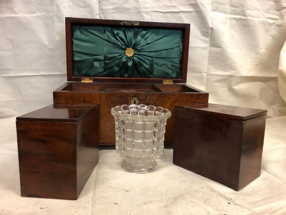 Georgian tea caddy in mahogany with wonderful interior  View V