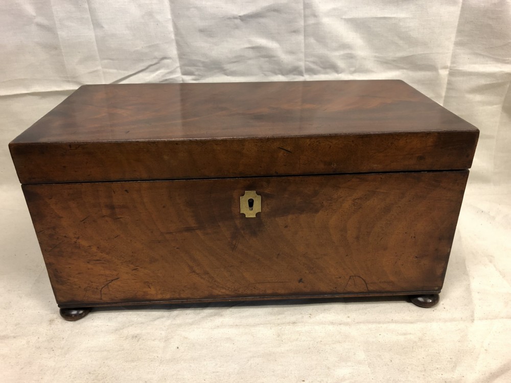 Georgian tea caddy in mahogany with wonderful interior  View III