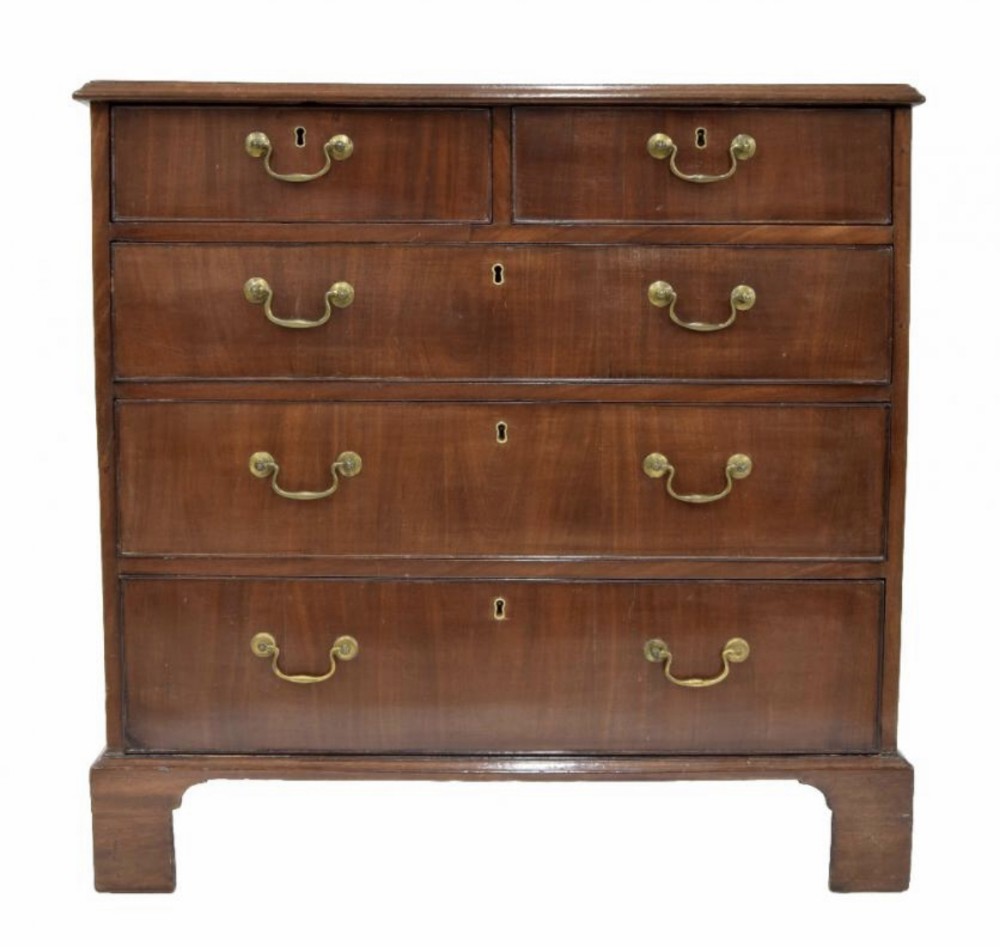 George III mahogany small chest of drawers 36 inches wide 92 cms wide 