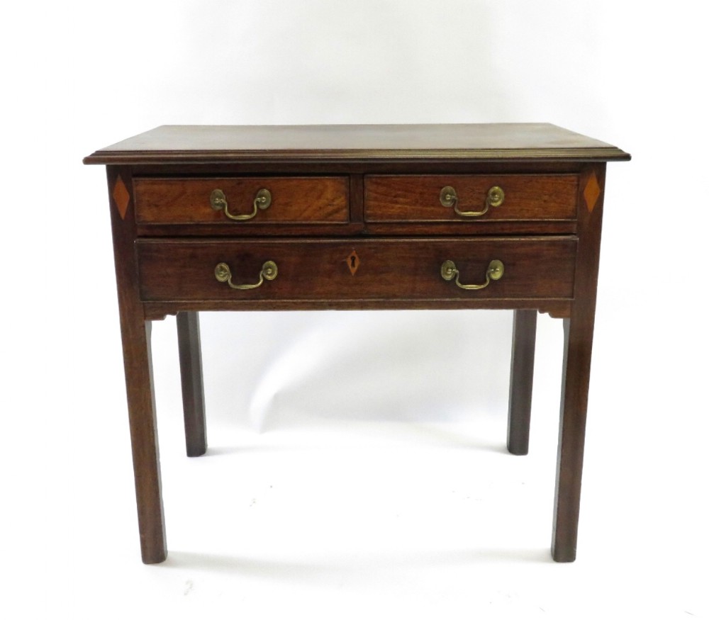 Late C18th mahogany  side table of small proportions 