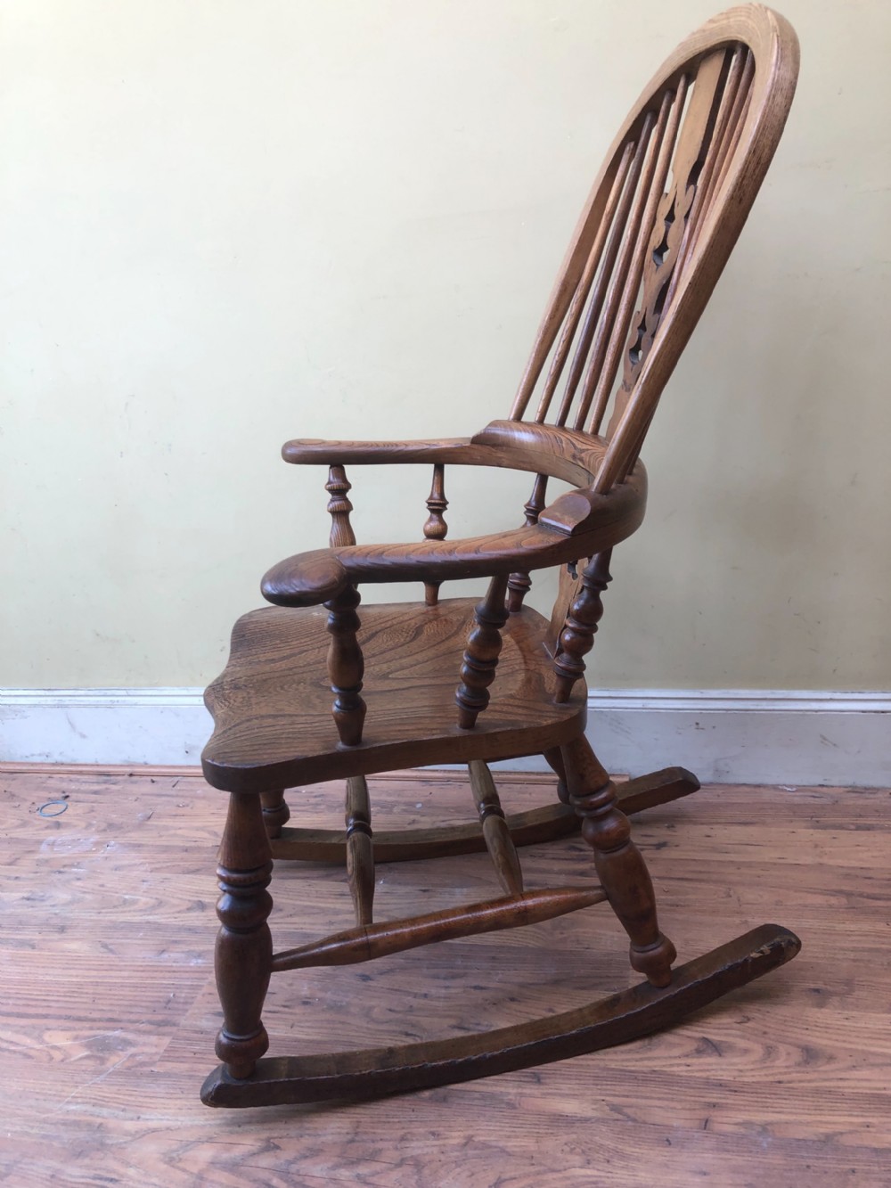 C19th broad arm Windsor rocking chair  View IV