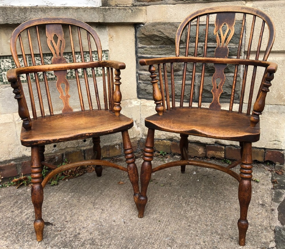 C19th pair of Windsor armchairs with crinoline stretchers