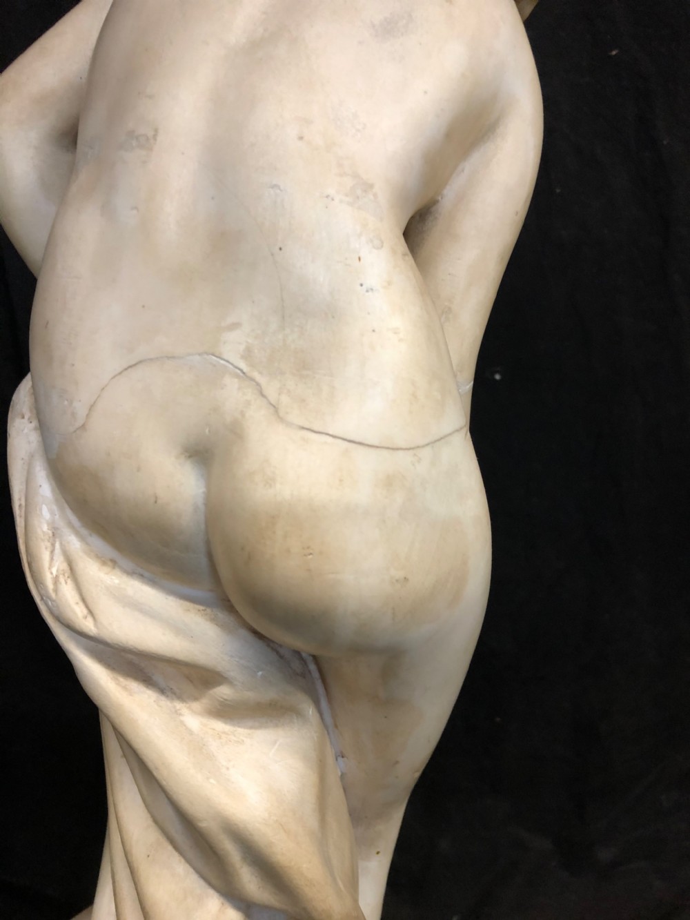 Large plaster figure of Venus bathing  View VIII