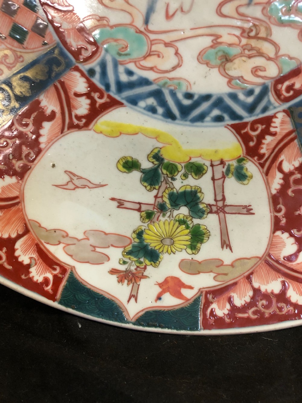 C19th pair of Japanese Imari chargers  View V