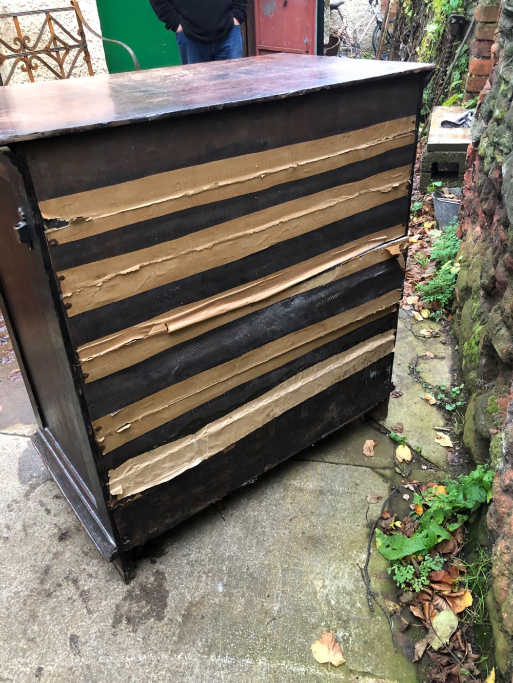 Small C18th block fronted chest of five drawers  View VII