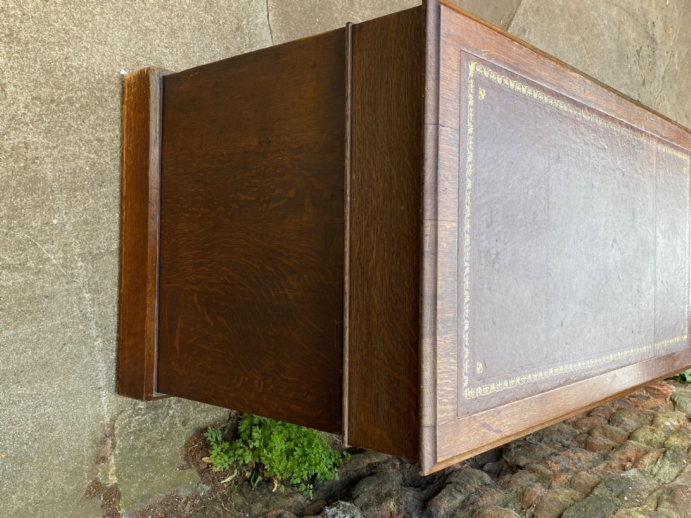 C19th oak pedestal desk of 9 drawers  View VI