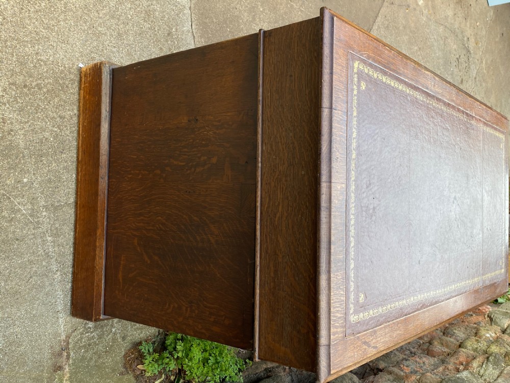 C19th oak pedestal desk of 9 drawers  View VII