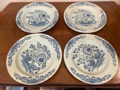 Set of fout C18th delft plates English 9 inches 